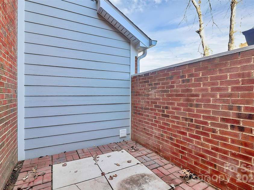 9449 Kings Falls Drive, Charlotte, NC 28210.  MLS# CAR4329591, YatesRealty ID 3822. Front Patio