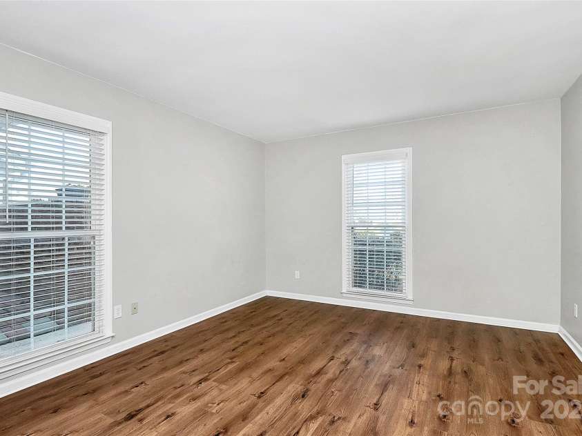 9449 Kings Falls Drive, Charlotte, NC 28210.  MLS# CAR4329591, YatesRealty ID 3822. Main Level Bedroom