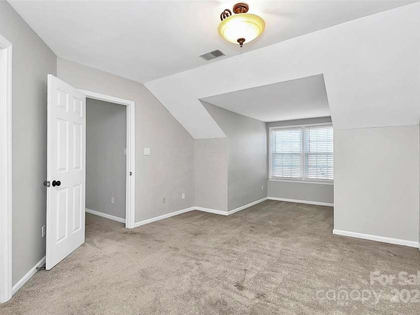 9449 Kings Falls Drive, Charlotte, NC 28210.  MLS# CAR4329591, YatesRealty ID 3822. Primary Bedroom