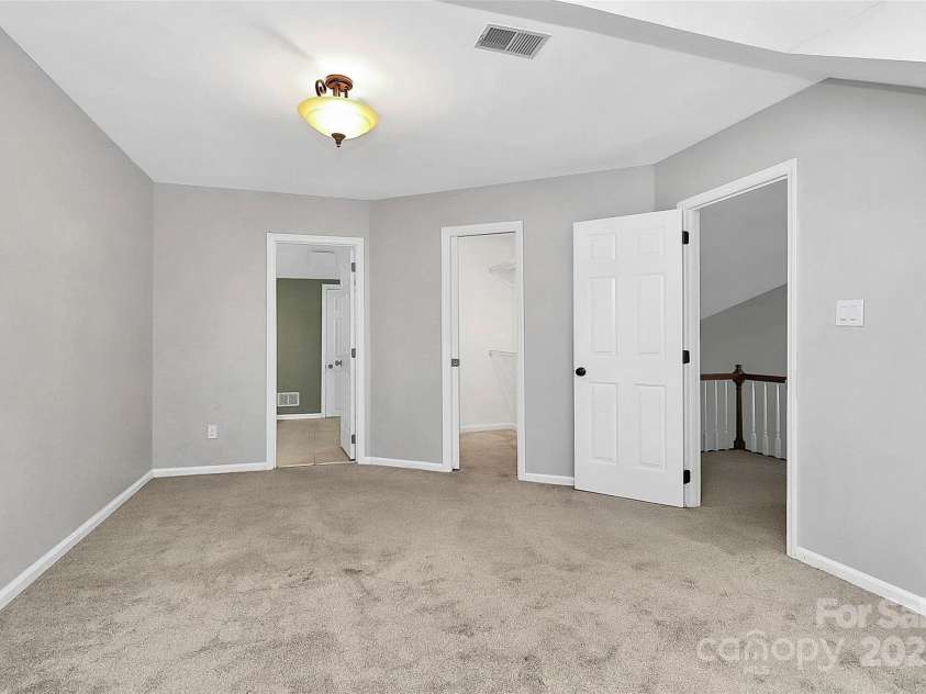 9449 Kings Falls Drive, Charlotte, NC 28210.  MLS# CAR4329591, YatesRealty ID 3822. Primary Bedroom