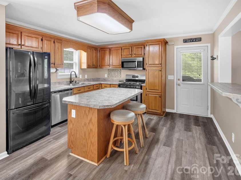 273 Lakewood Circle, Troy, NC 27371.  MLS# CAR4397734, YatesRealty ID 38221. 