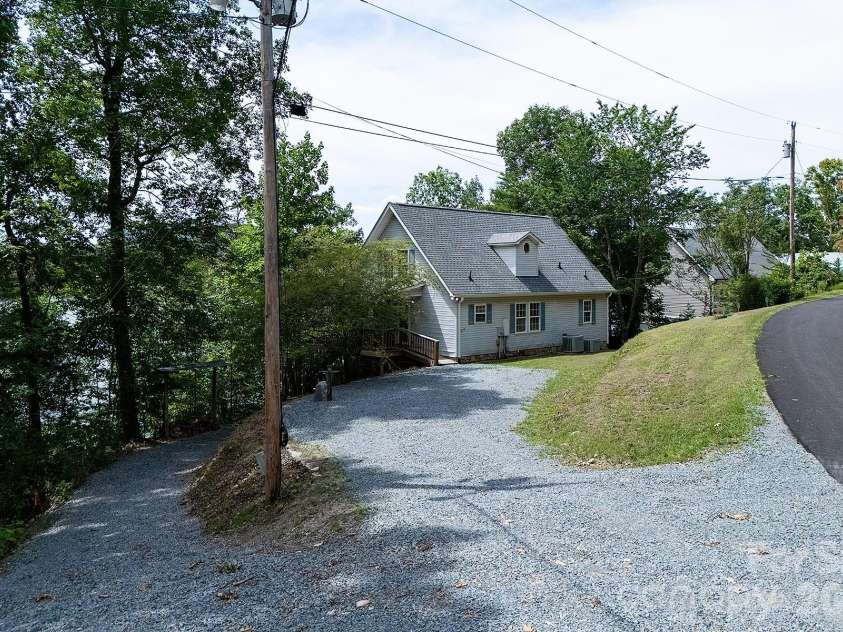 273 Lakewood Circle, Troy, NC 27371.  MLS# CAR4397734, YatesRealty ID 38221. 