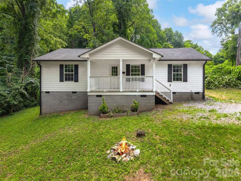 321 Virginia Avenue, Asheville, NC 28806.  MLS# CAR4405233, YatesRealty ID 38222. 