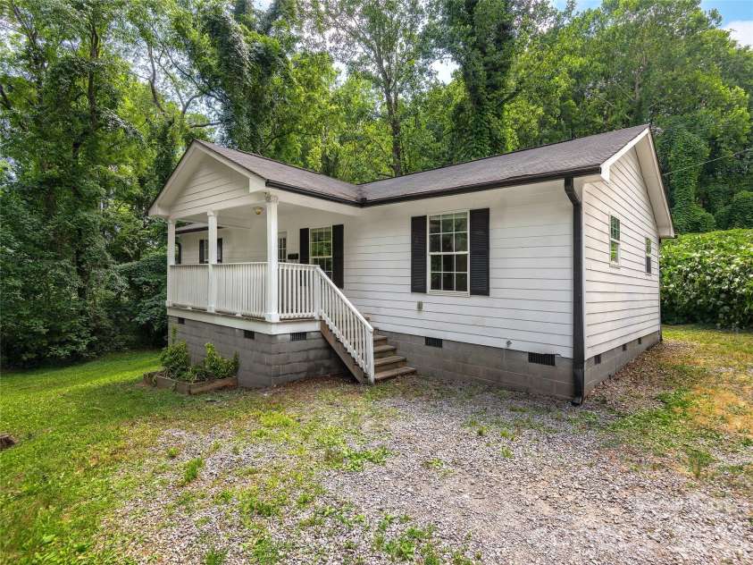 321 Virginia Avenue, Asheville, NC 28806.  MLS# CAR4405233, YatesRealty ID 38222. 