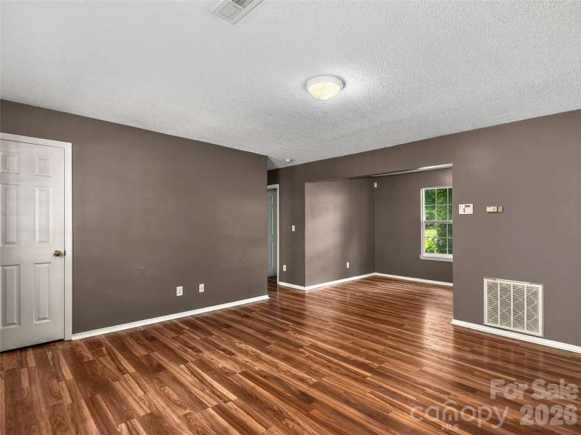 321 Virginia Avenue, Asheville, NC 28806.  MLS# CAR4405233, YatesRealty ID 38222. 