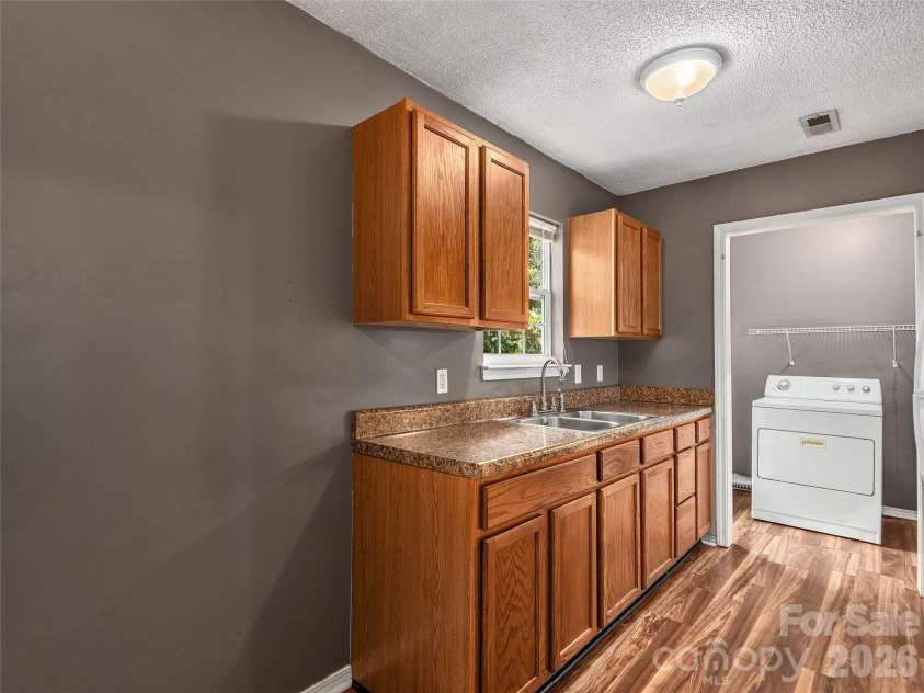 321 Virginia Avenue, Asheville, NC 28806.  MLS# CAR4405233, YatesRealty ID 38222. 