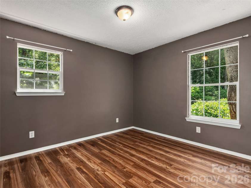 321 Virginia Avenue, Asheville, NC 28806.  MLS# CAR4405233, YatesRealty ID 38222. 