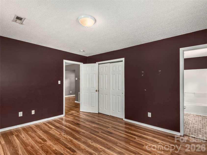 321 Virginia Avenue, Asheville, NC 28806.  MLS# CAR4405233, YatesRealty ID 38222. 
