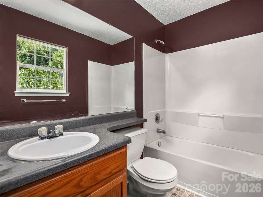 321 Virginia Avenue, Asheville, NC 28806.  MLS# CAR4405233, YatesRealty ID 38222. 