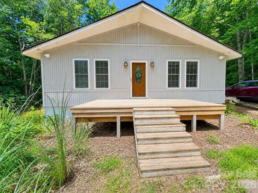 625 Stillwater Court, Clover, SC 29710.  MLS# CAR4364329, YatesRealty ID 38224. 
