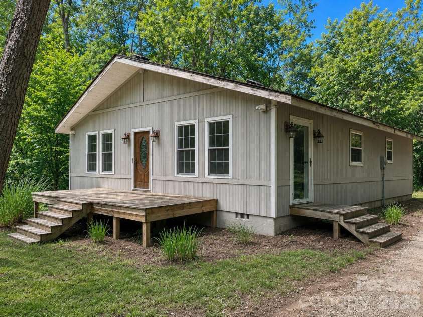 625 Stillwater Court, Clover, SC 29710.  MLS# CAR4364329, YatesRealty ID 38224. 