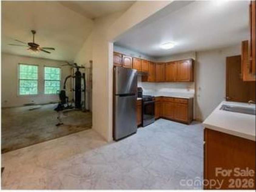 625 Stillwater Court, Clover, SC 29710.  MLS# CAR4364329, YatesRealty ID 38224. Kitchen