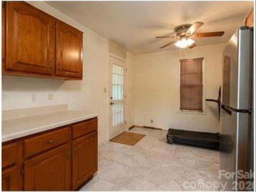 625 Stillwater Court, Clover, SC 29710.  MLS# CAR4364329, YatesRealty ID 38224. Kitchen