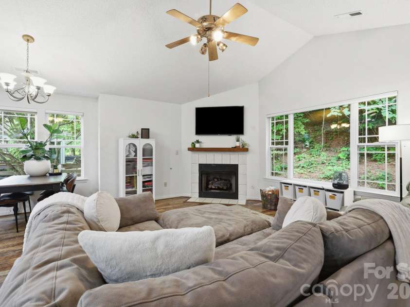 51 Sunview Circle, Arden, NC 28704.  MLS# CAR4397964, YatesRealty ID 38226. 
