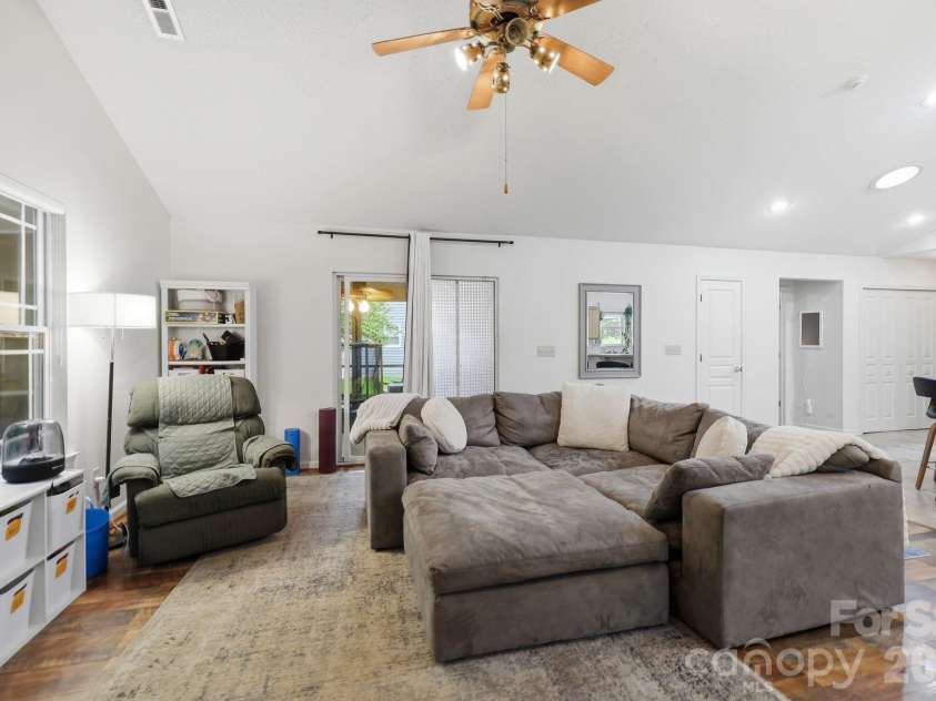 51 Sunview Circle, Arden, NC 28704.  MLS# CAR4397964, YatesRealty ID 38226. 