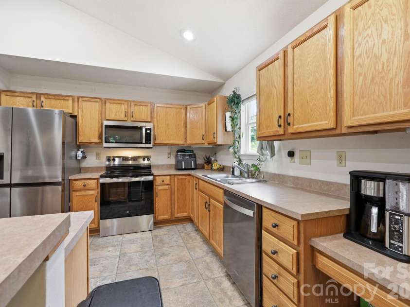 51 Sunview Circle, Arden, NC 28704.  MLS# CAR4397964, YatesRealty ID 38226. 