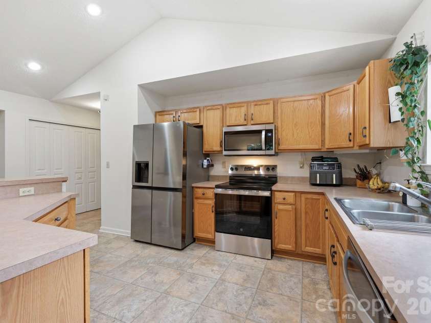 51 Sunview Circle, Arden, NC 28704.  MLS# CAR4397964, YatesRealty ID 38226. 