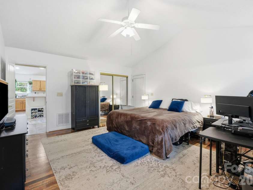 51 Sunview Circle, Arden, NC 28704.  MLS# CAR4397964, YatesRealty ID 38226. 