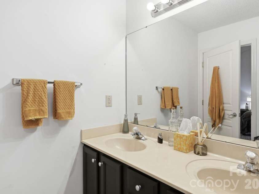 51 Sunview Circle, Arden, NC 28704.  MLS# CAR4397964, YatesRealty ID 38226. 
