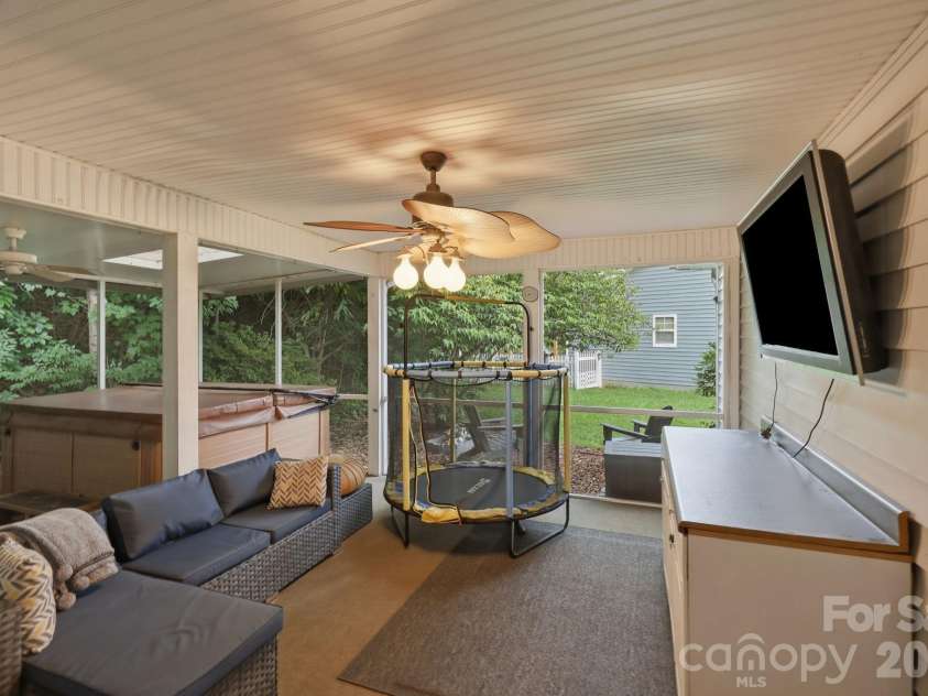 51 Sunview Circle, Arden, NC 28704.  MLS# CAR4397964, YatesRealty ID 38226. 