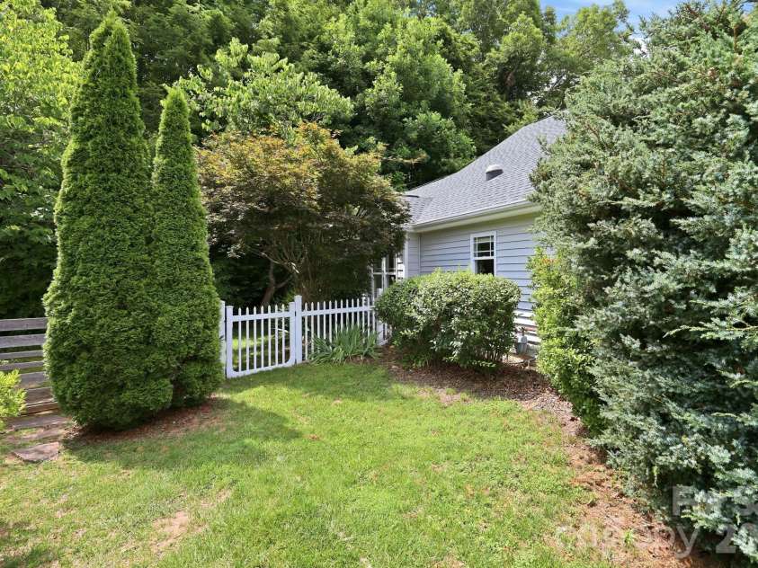 51 Sunview Circle, Arden, NC 28704.  MLS# CAR4397964, YatesRealty ID 38226. 