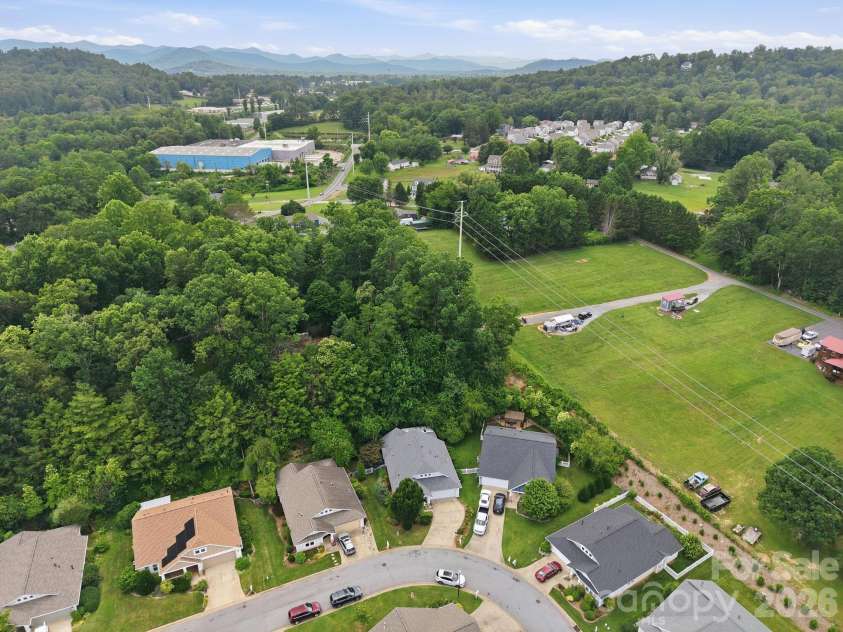 51 Sunview Circle, Arden, NC 28704.  MLS# CAR4397964, YatesRealty ID 38226. 
