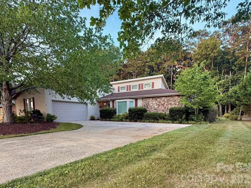 1100 Jennifer Lane, Cherryville, NC 28021.  MLS# CAR4400646, YatesRealty ID 38227. Exterior Front