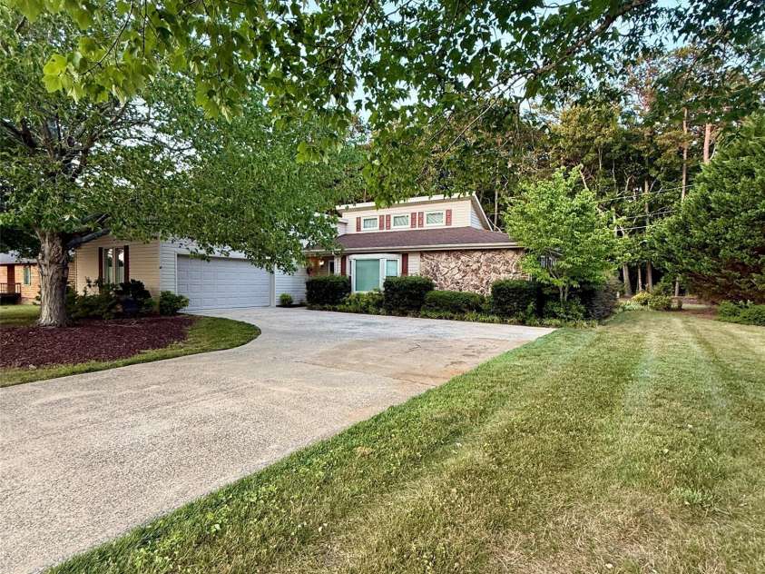 1100 Jennifer Lane, Cherryville, NC 28021.  MLS# CAR4400646, YatesRealty ID 38227. Exterior Front Yard
