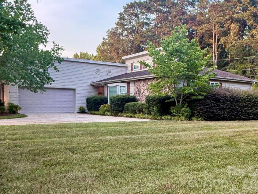1100 Jennifer Lane, Cherryville, NC 28021.  MLS# CAR4400646, YatesRealty ID 38227. Exterior Front/Side