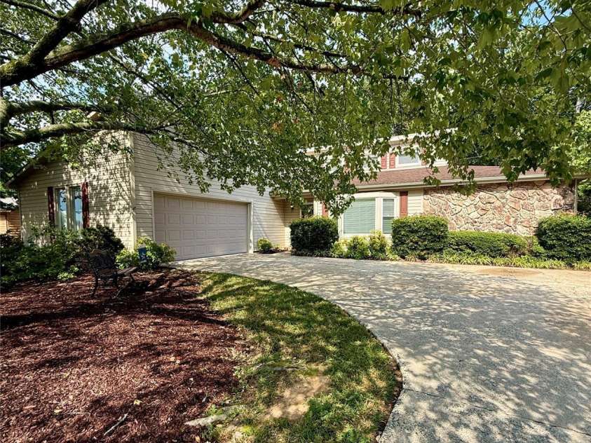 1100 Jennifer Lane, Cherryville, NC 28021.  MLS# CAR4400646, YatesRealty ID 38227. Front Drive-Corner Lot