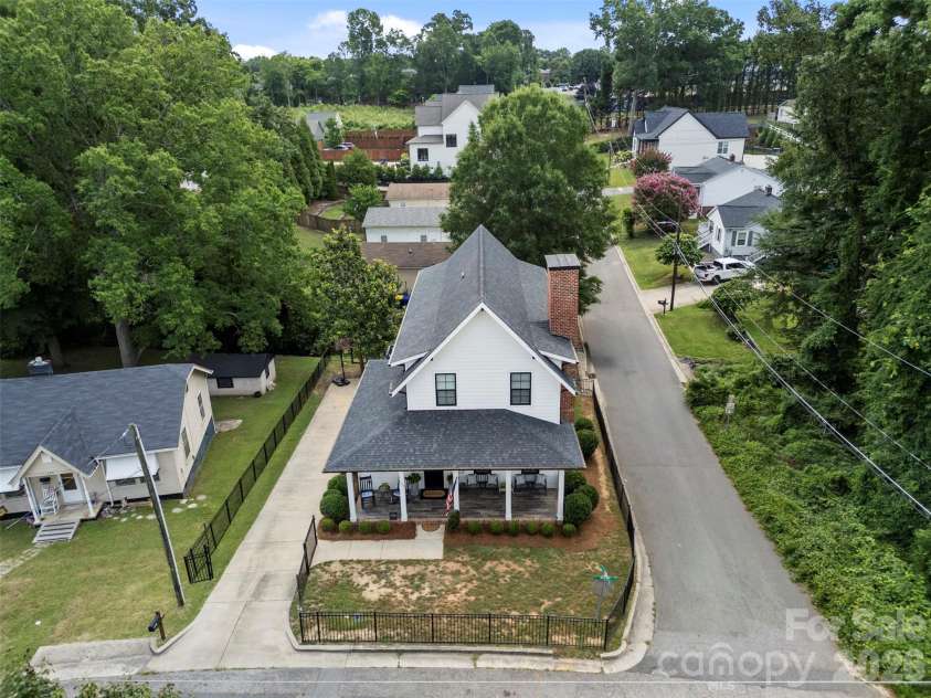 129 Bryant Street, Belmont, NC 28012.  MLS# CAR4398951, YatesRealty ID 38228. 