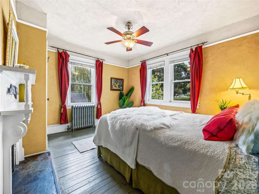 138 French Broad Avenue, Asheville, NC 28801.  MLS# CAR4301394, YatesRealty ID 3823. 3rd bedroom