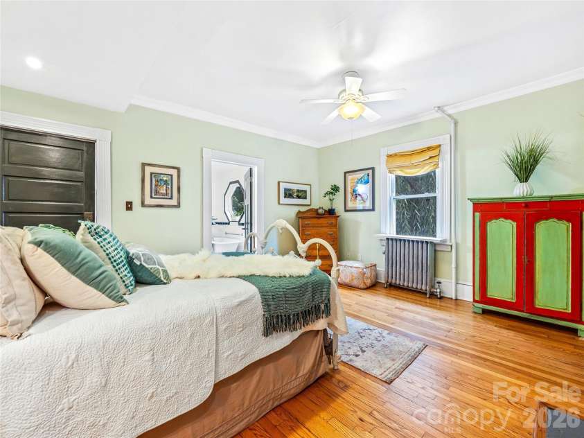 138 French Broad Avenue, Asheville, NC 28801.  MLS# CAR4301394, YatesRealty ID 3823. 