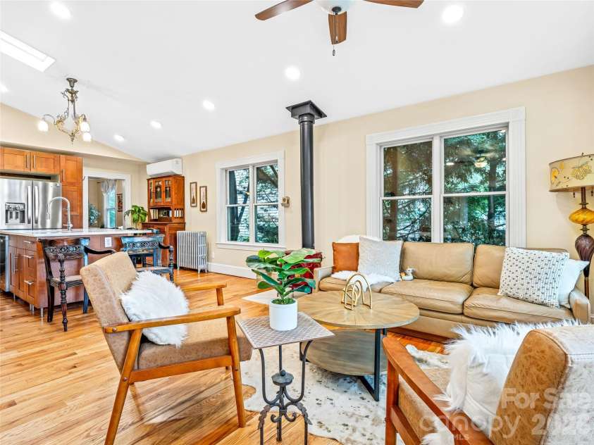 138 French Broad Avenue, Asheville, NC 28801.  MLS# CAR4301394, YatesRealty ID 3823. 