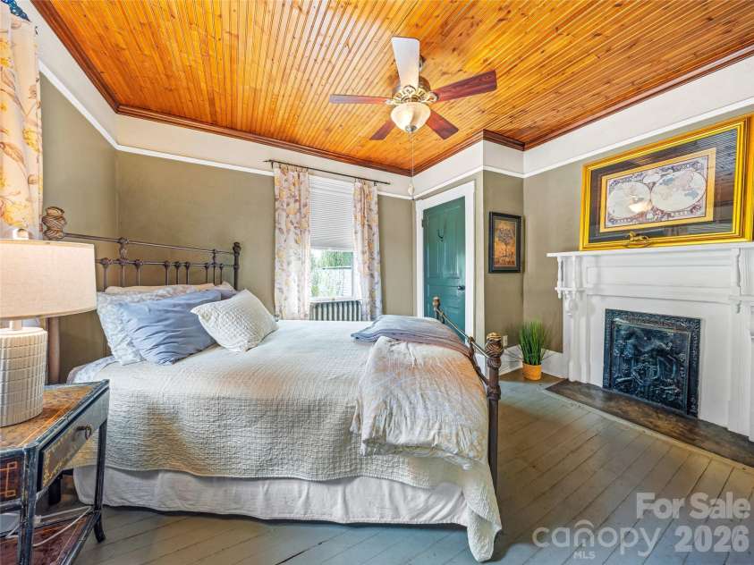 138 French Broad Avenue, Asheville, NC 28801.  MLS# CAR4301394, YatesRealty ID 3823. 