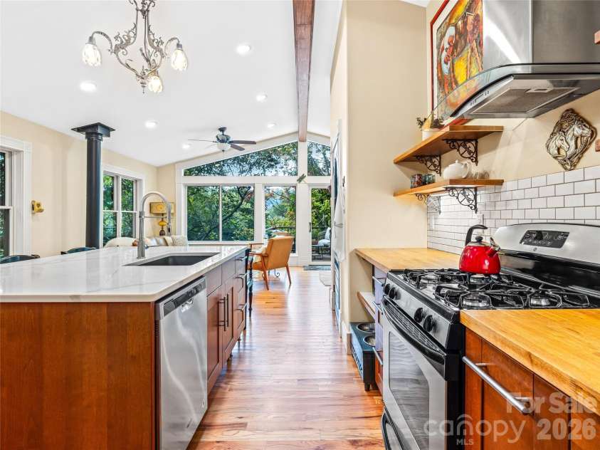 138 French Broad Avenue, Asheville, NC 28801.  MLS# CAR4301394, YatesRealty ID 3823. 