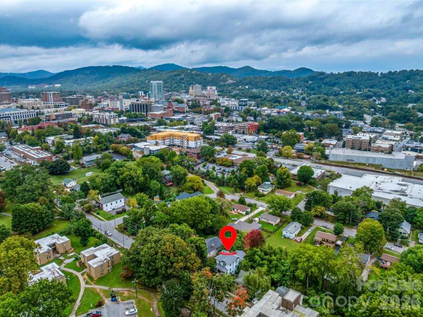 138 French Broad Avenue, Asheville, NC 28801.  MLS# CAR4301394, YatesRealty ID 3823. 
