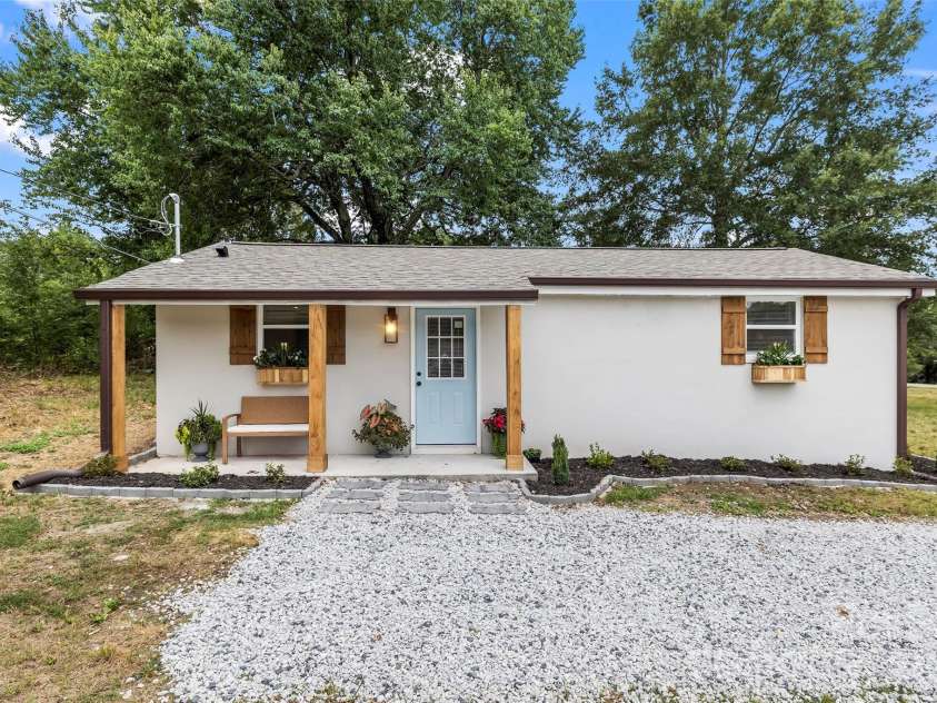 655 Lakeview Road, Salisbury, NC 28147.  MLS# CAR4401769, YatesRealty ID 38230. 