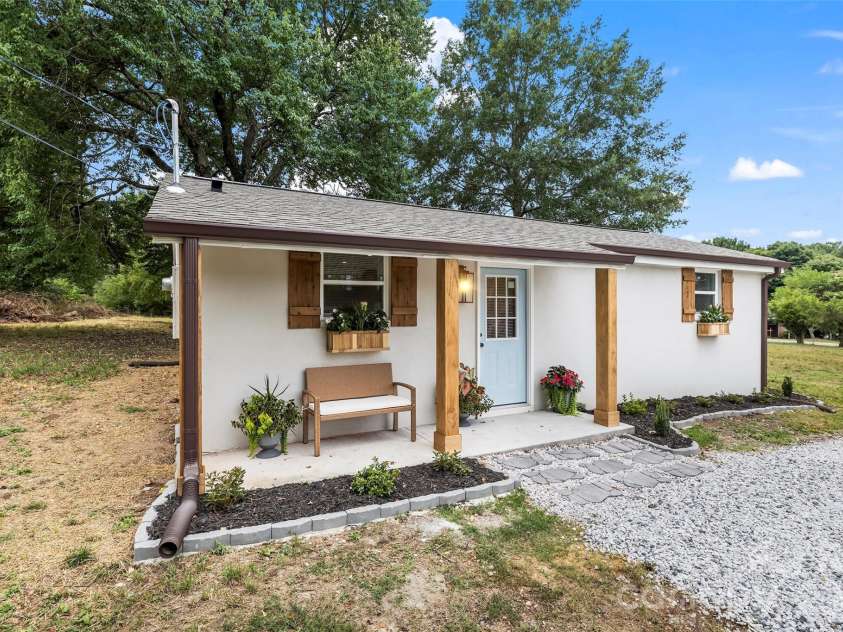 655 Lakeview Road, Salisbury, NC 28147.  MLS# CAR4401769, YatesRealty ID 38230. 