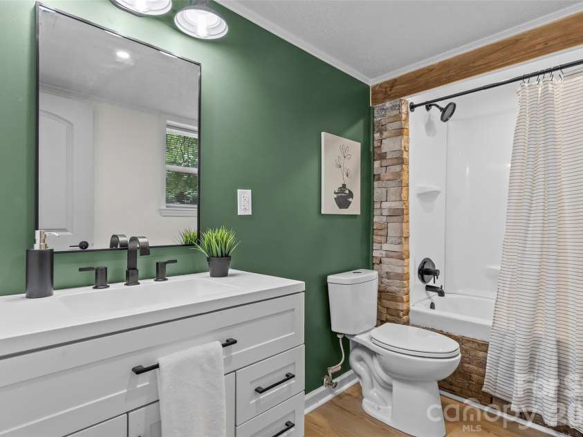 655 Lakeview Road, Salisbury, NC 28147.  MLS# CAR4401769, YatesRealty ID 38230. 