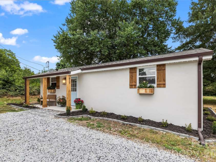 655 Lakeview Road, Salisbury, NC 28147.  MLS# CAR4401769, YatesRealty ID 38230. 