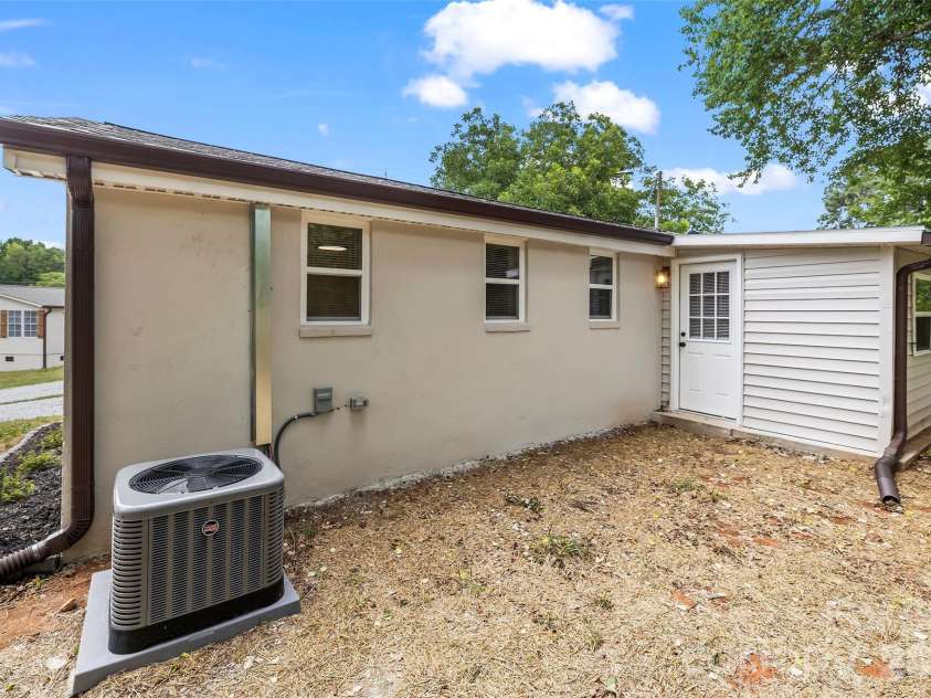 655 Lakeview Road, Salisbury, NC 28147.  MLS# CAR4401769, YatesRealty ID 38230. 