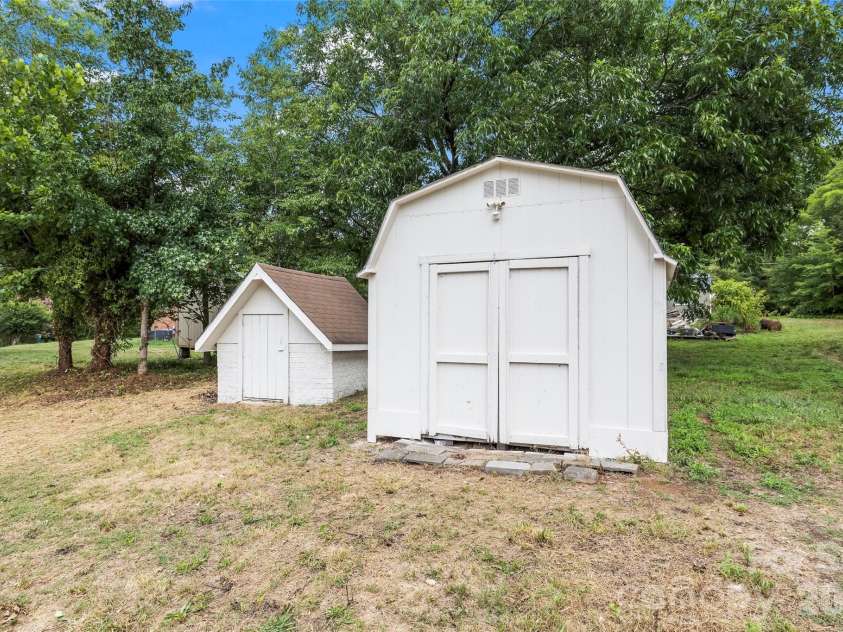 655 Lakeview Road, Salisbury, NC 28147.  MLS# CAR4401769, YatesRealty ID 38230. 