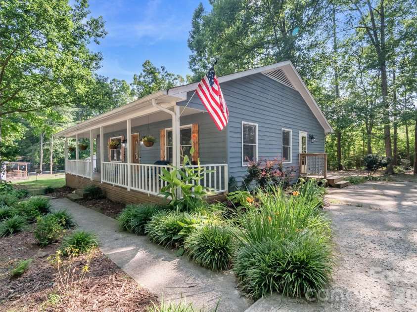 3623 Wonderland Drive, Matthews, NC 28104.  MLS# CAR4399769, YatesRealty ID 38231. 