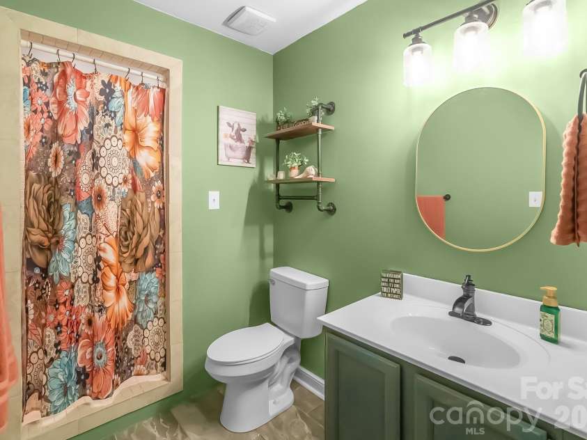 3623 Wonderland Drive, Matthews, NC 28104.  MLS# CAR4399769, YatesRealty ID 38231. Full Bath
