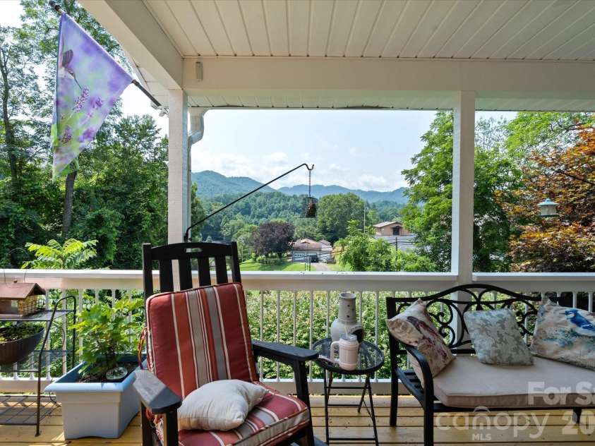 530 West Side Road, Burnsville, NC 28714.  MLS# CAR4403042, YatesRealty ID 38233. 