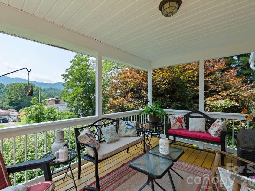 530 West Side Road, Burnsville, NC 28714.  MLS# CAR4403042, YatesRealty ID 38233. 