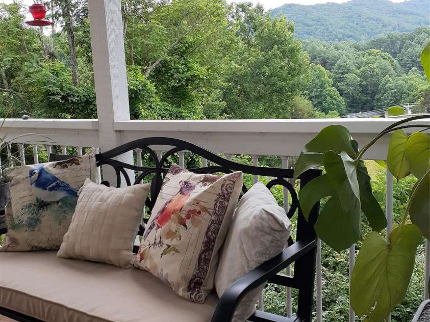 530 West Side Road, Burnsville, NC 28714.  MLS# CAR4403042, YatesRealty ID 38233. 