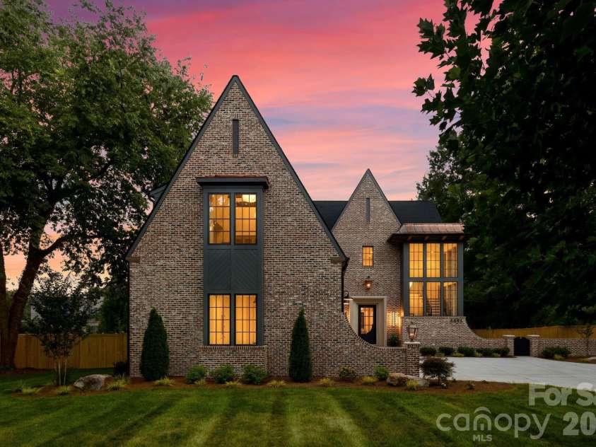 5555 Lansing Drive, Charlotte, NC 28270.  MLS# CAR4395267, YatesRealty ID 38234. 