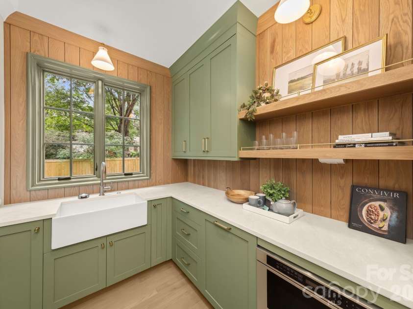 5555 Lansing Drive, Charlotte, NC 28270.  MLS# CAR4395267, YatesRealty ID 38234. 